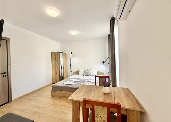 Menada Aphrodite アパート *