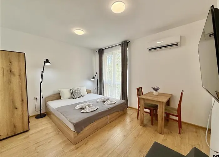 Menada Aphrodite アパート サニービーチ