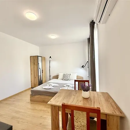 Menada Aphrodite Lejlighed *